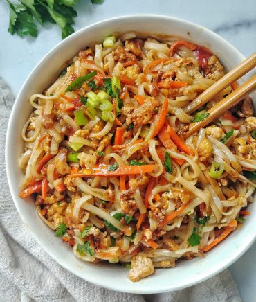 نودل برنج با توفو و سبزیجات